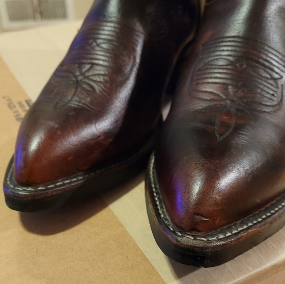 Like new Tony Lama Vibram sole - Picture 4 of 7